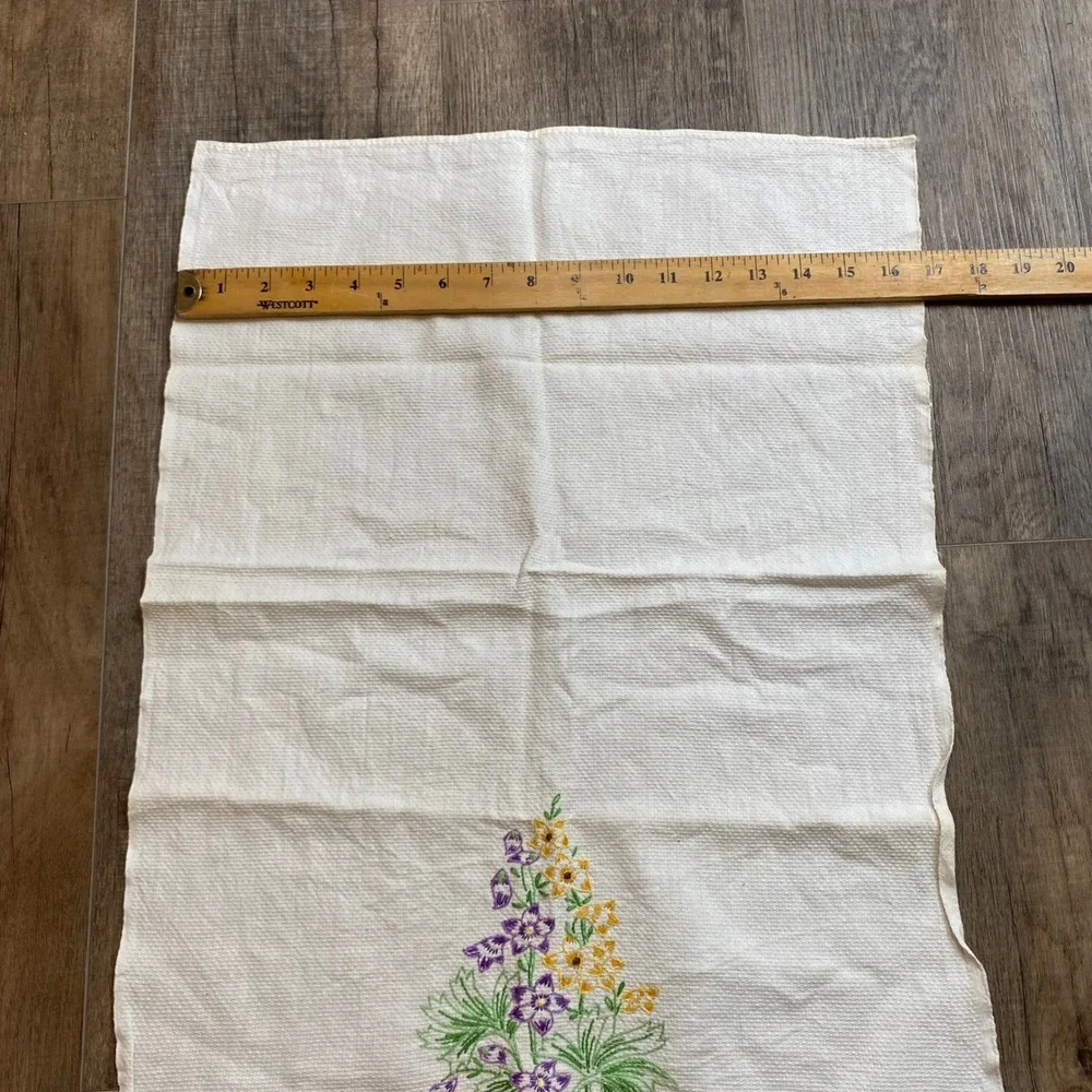 Vintage Hand Embroidered Floral Tea Towels Set of 2 Scalloped Edge Cream